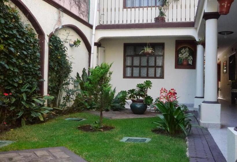 فندق Tres Marías