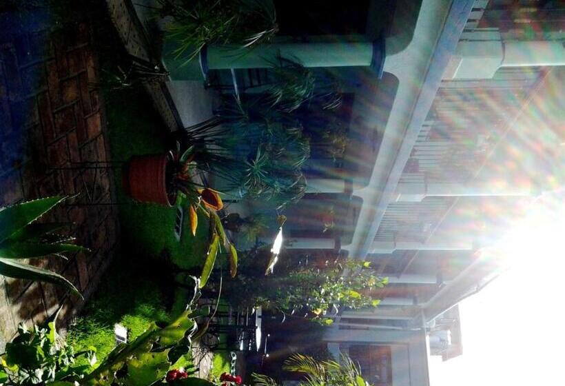 فندق Tres Marías