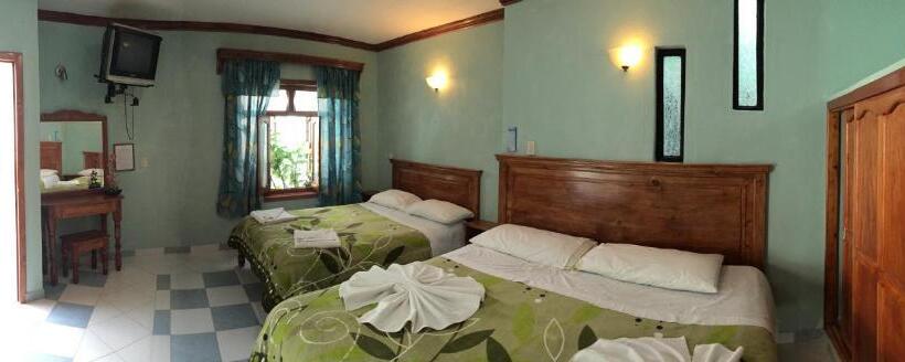 فندق Tres Marías