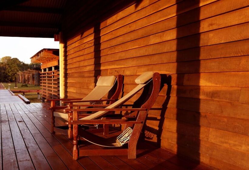 בית מלון כפרי Wildman Wilderness Lodge