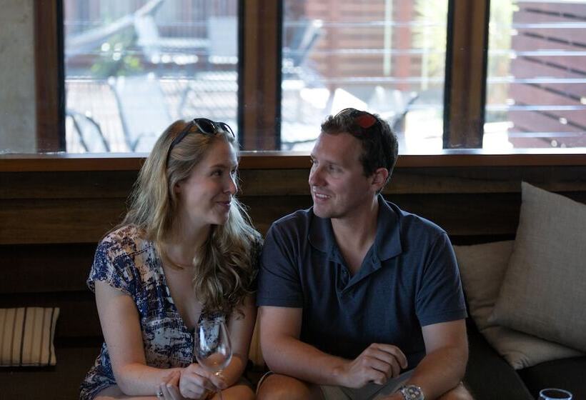 בית מלון כפרי Wildman Wilderness Lodge