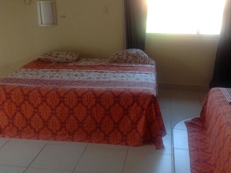 모텔 Autohotel La Escondida