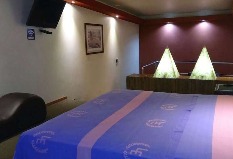 모텔 Autohotel La Escondida