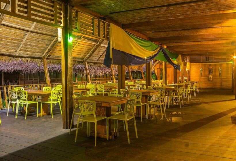 هتل On Vacation Amazon