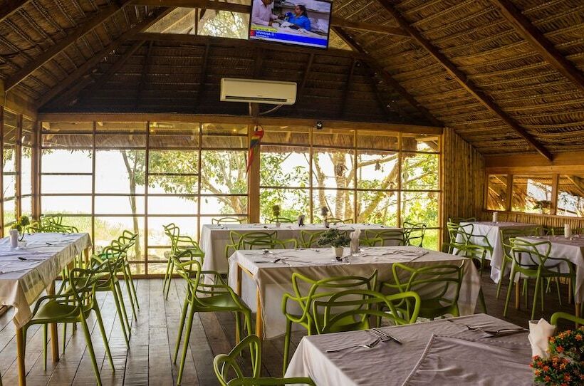 هتل On Vacation Amazon