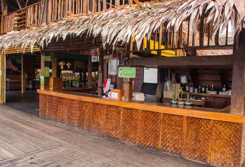 هتل On Vacation Amazon