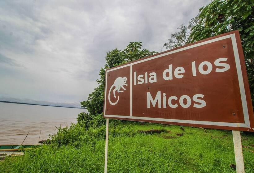 هتل On Vacation Amazon