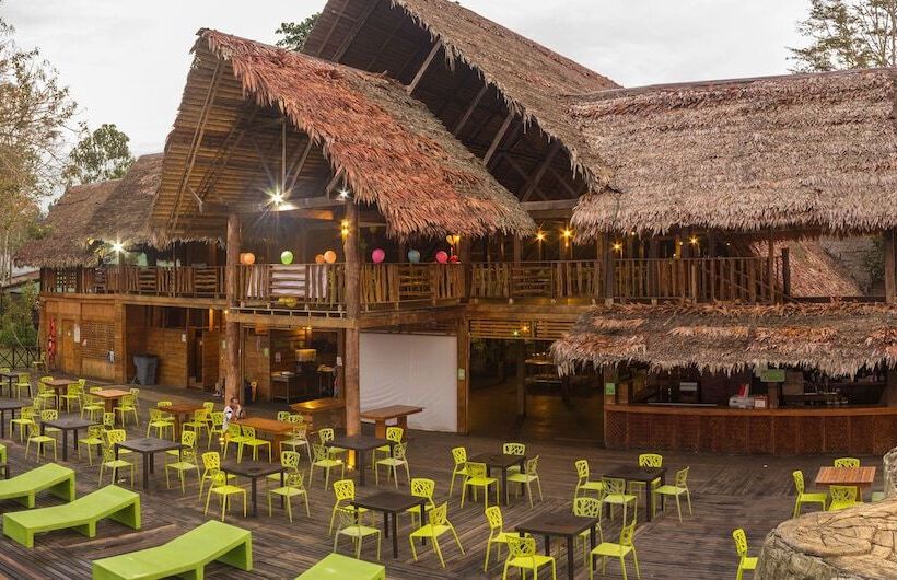 هتل On Vacation Amazon