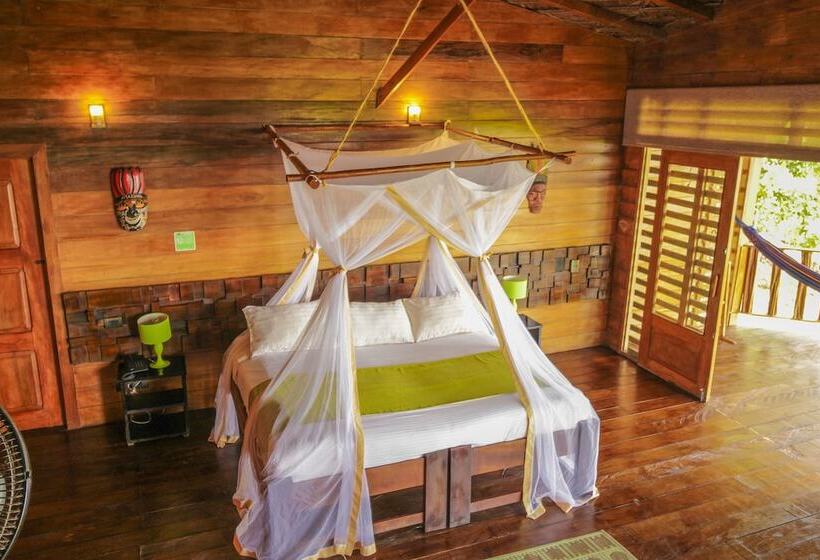 هتل On Vacation Amazon