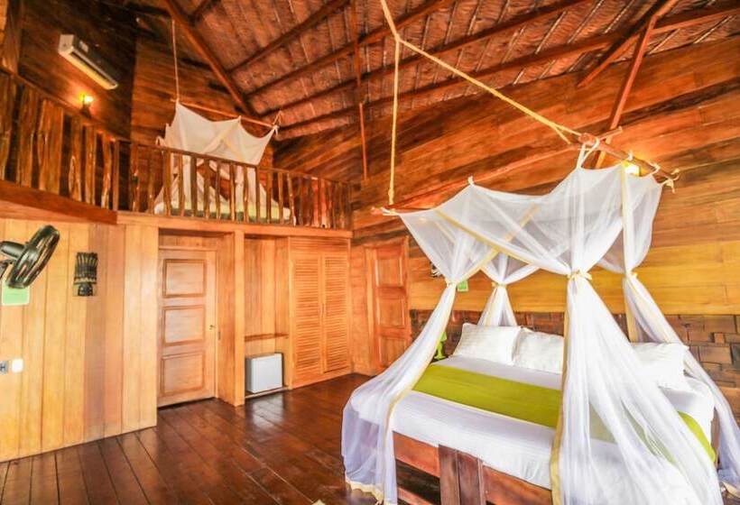 هتل On Vacation Amazon