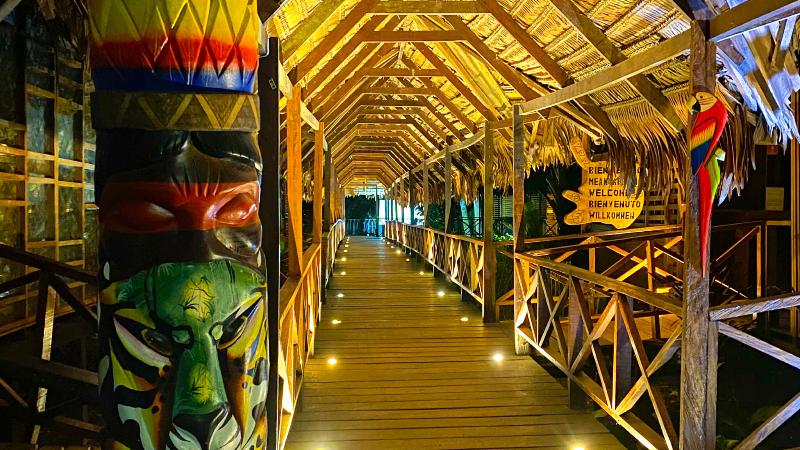 هتل On Vacation Amazon