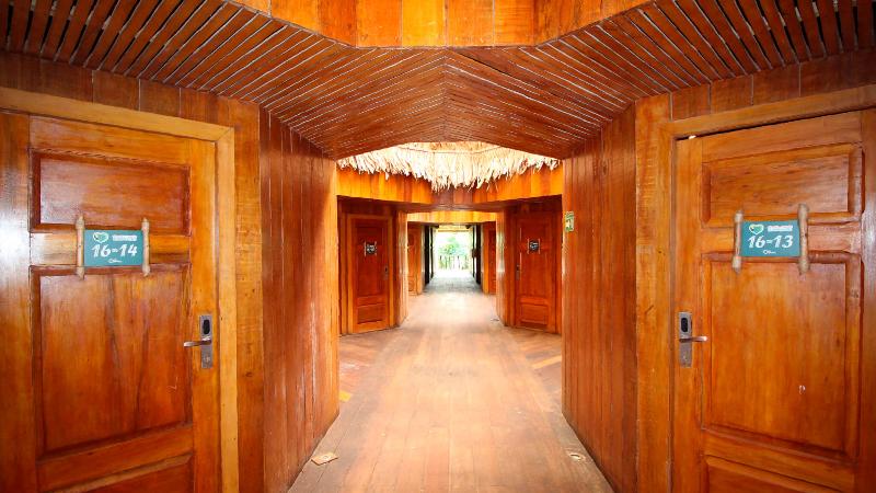 هتل On Vacation Amazon