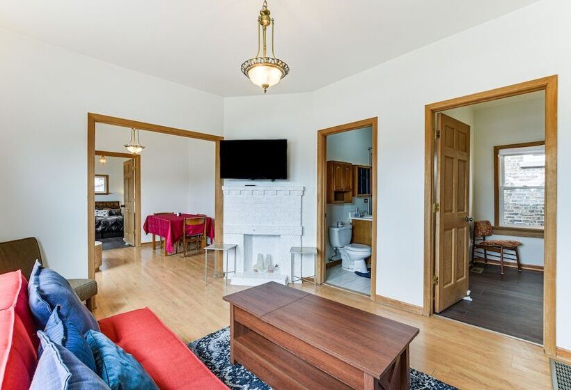 8 Mi To Chicago: Oak Park Home W/ Fenced Backyard!