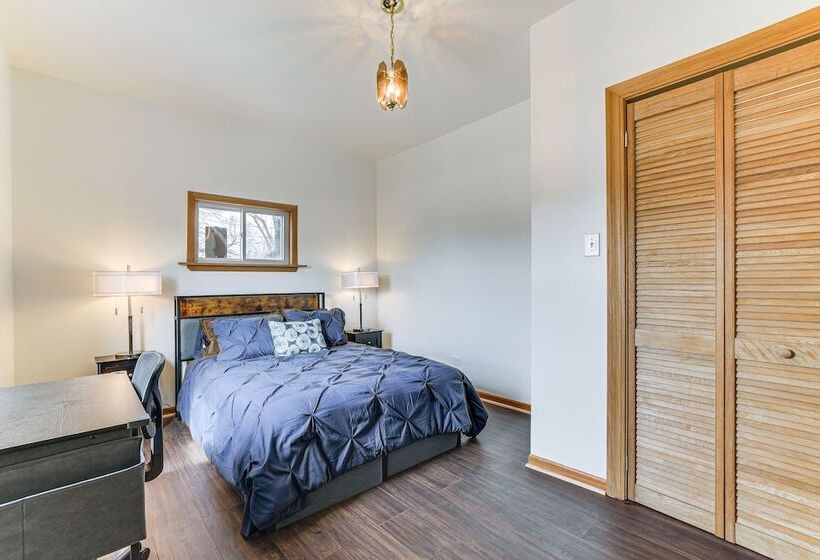 8 Mi To Chicago: Oak Park Home W/ Fenced Backyard!