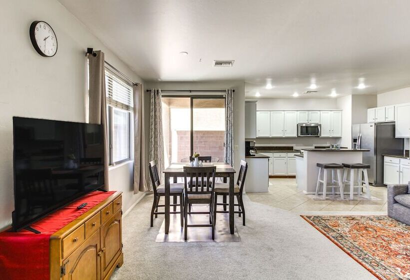 Charming Tucson House: Patio, Yard & Putting Green