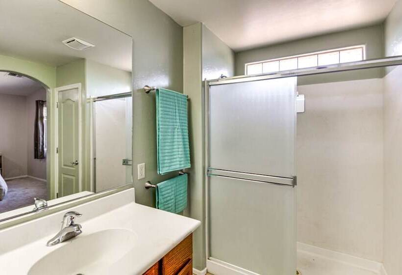 Charming Tucson House: Patio, Yard & Putting Green