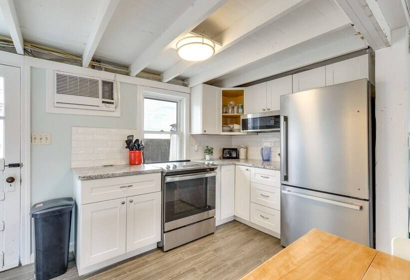 Charming Westbrook Cottage, Steps To Private Beach