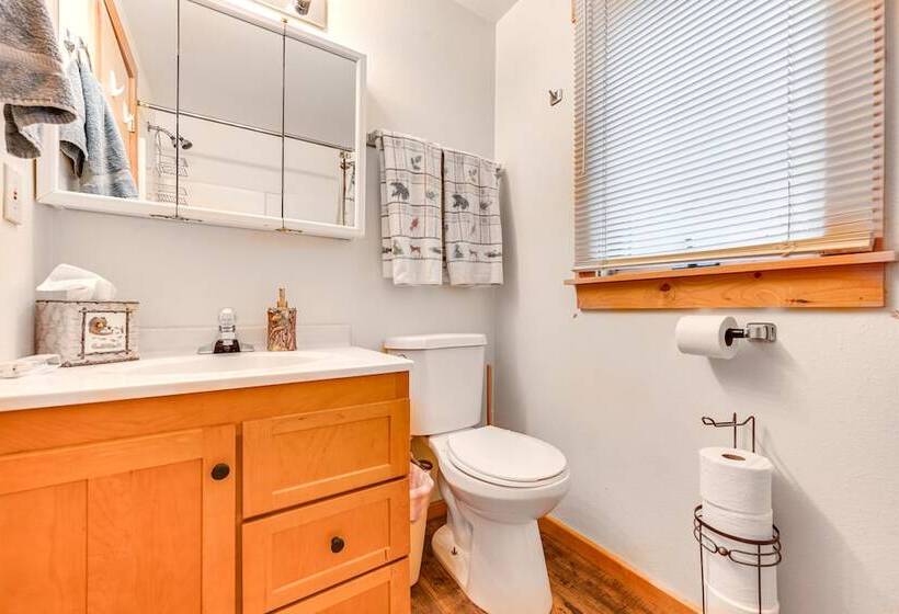 Cozy Bigfork Cabin W/ Canoes: Walk To Swan River!