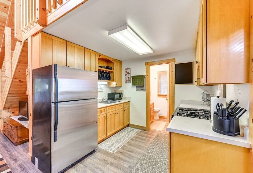 Cozy Bigfork Cabin W/ Canoes: Walk To Swan River!