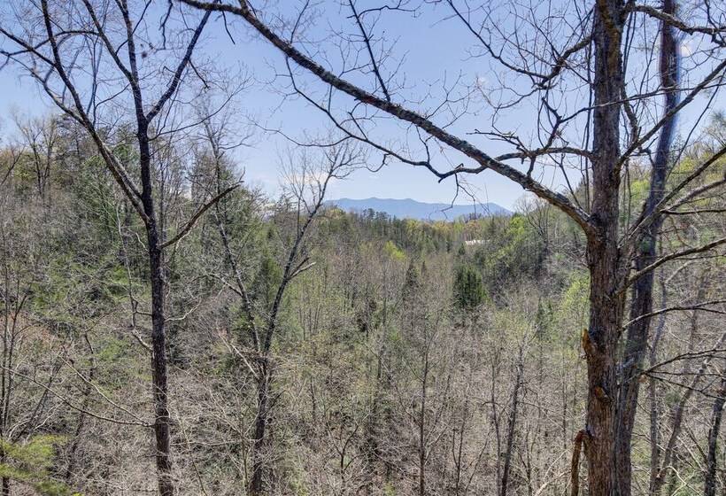 Cozy Sevierville Cabin W/ Hot Tub, Mountain Views!