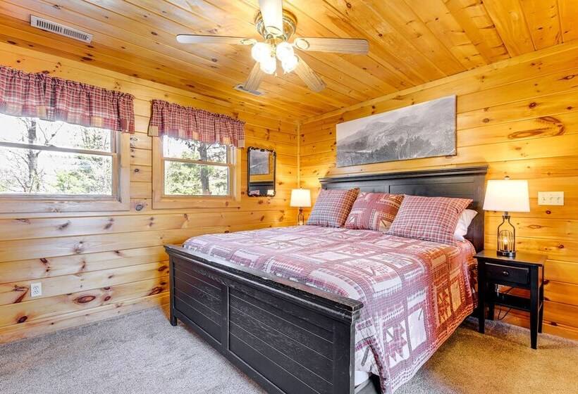 Cozy Sevierville Cabin W/ Hot Tub, Mountain Views!
