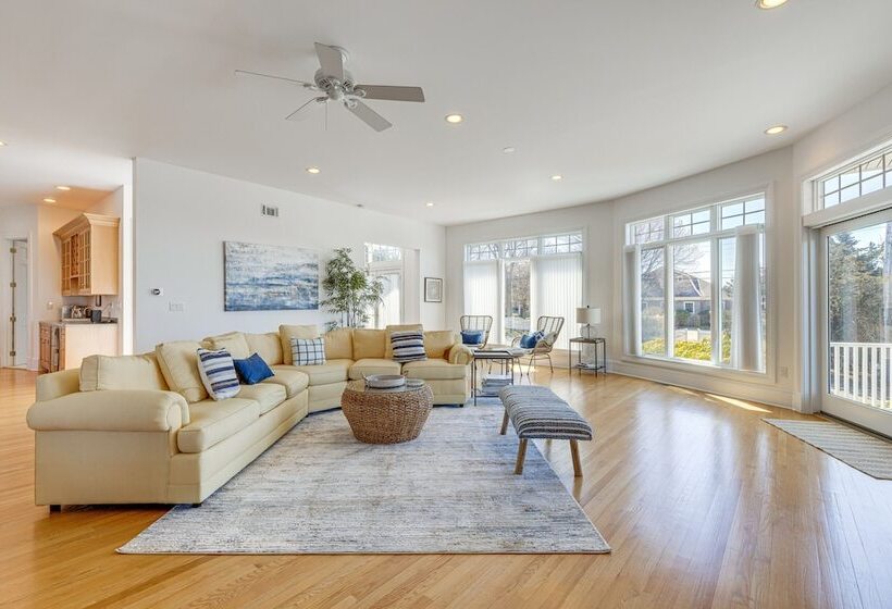 Hamptons Home Near Beaches W/ Pool & Water Views!