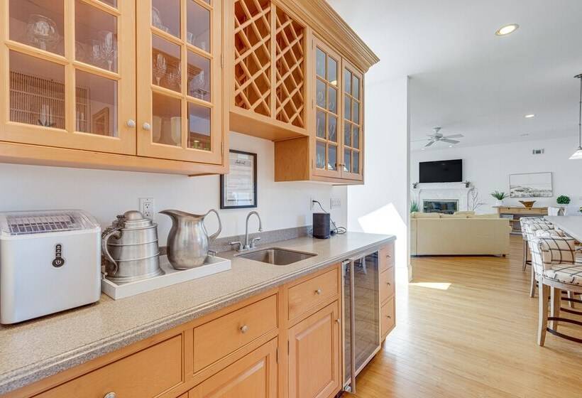 Hamptons Home Near Beaches W/ Pool & Water Views!