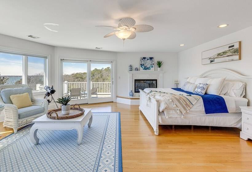 Hamptons Home Near Beaches W/ Pool & Water Views!