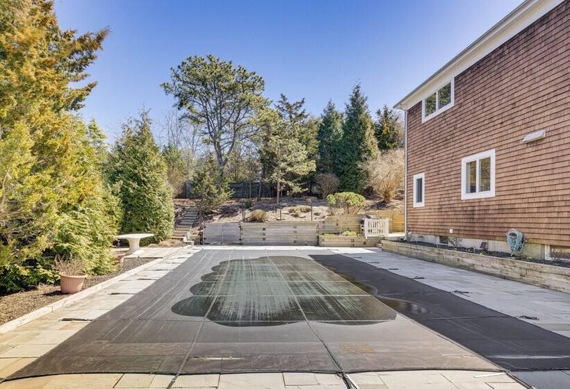 Hamptons Home Near Beaches W/ Pool & Water Views!