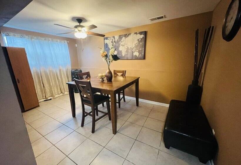 فندق Cozy Downriver Home