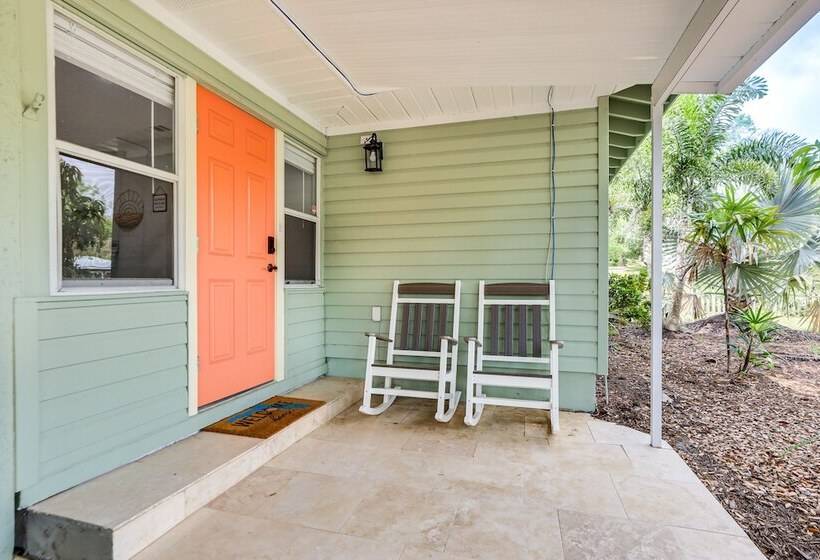 Idyllic Sarasota Home W/ Yard: 2 Mi To Beach!