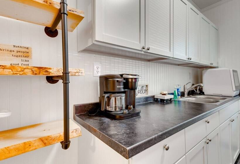 Lovely Mobile Home W/ Smart Tv: 2 Mi To Downtown!