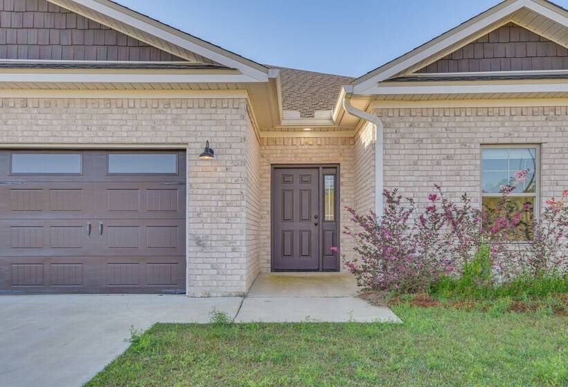 Modern Dothan Home Near Downtown & Hospitals!
