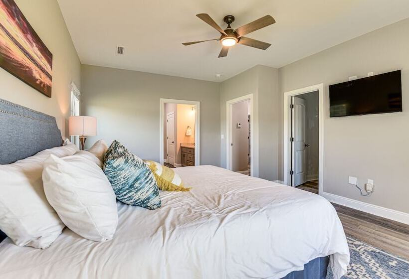 Modern Dothan Home Near Downtown & Hospitals!