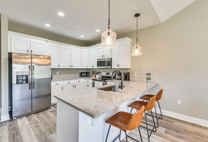 Modern Dothan Home Near Downtown & Hospitals!