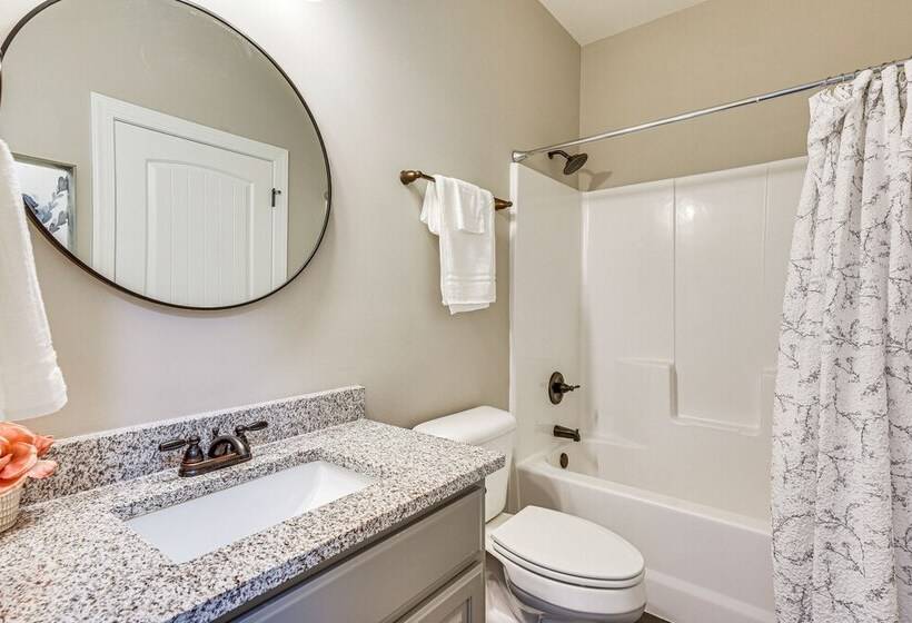 Modern Dothan Home Near Downtown & Hospitals!