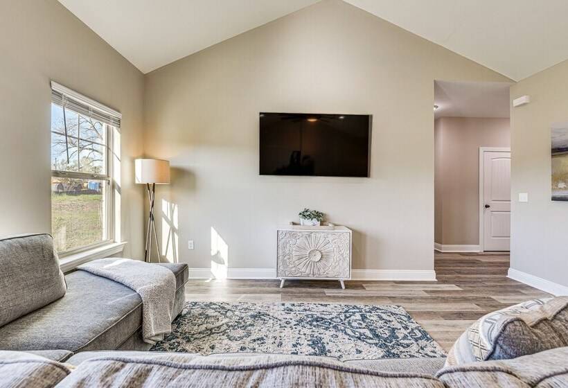 Modern Dothan Home Near Downtown & Hospitals!