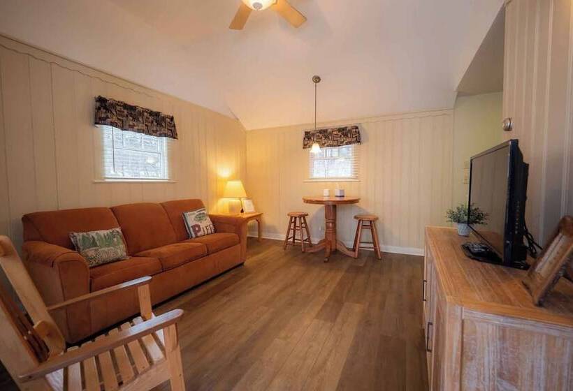 מוטל The Snowshoe Lodge