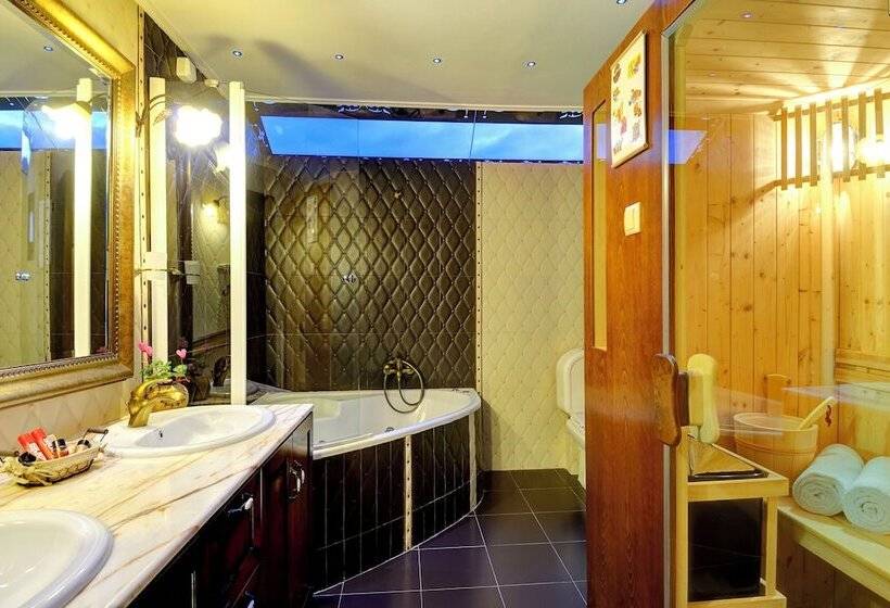 Naiades Hotel Resort & Conference