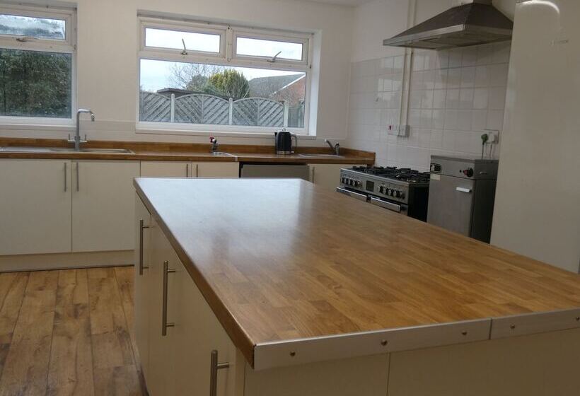 膳宿费 Elmbridge Road