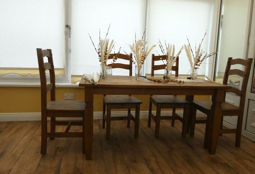 膳宿费 Elmbridge Road