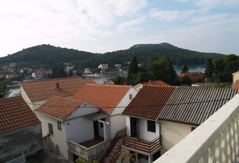 بنسيون Room In Apartment   Charming Apartment Venilia Blue, Sleeps 4