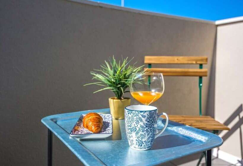 بنسيون Villa Dika Nin