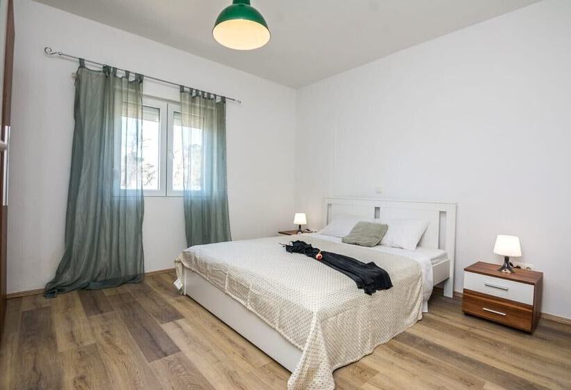 بنسيون Villa Dika Nin