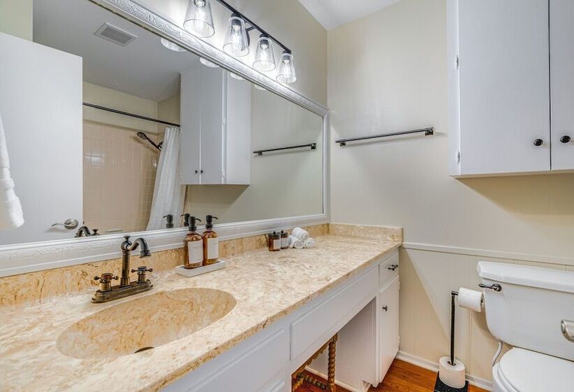 Pet Friendly Round Rock Home Near Dell Diamond!