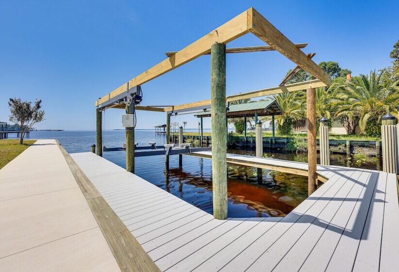 St Augustine Home W/ Dock & Lift On St Johns River