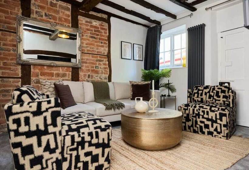 The Old Hatfield Haven   Spacious 6bdr House With Garden