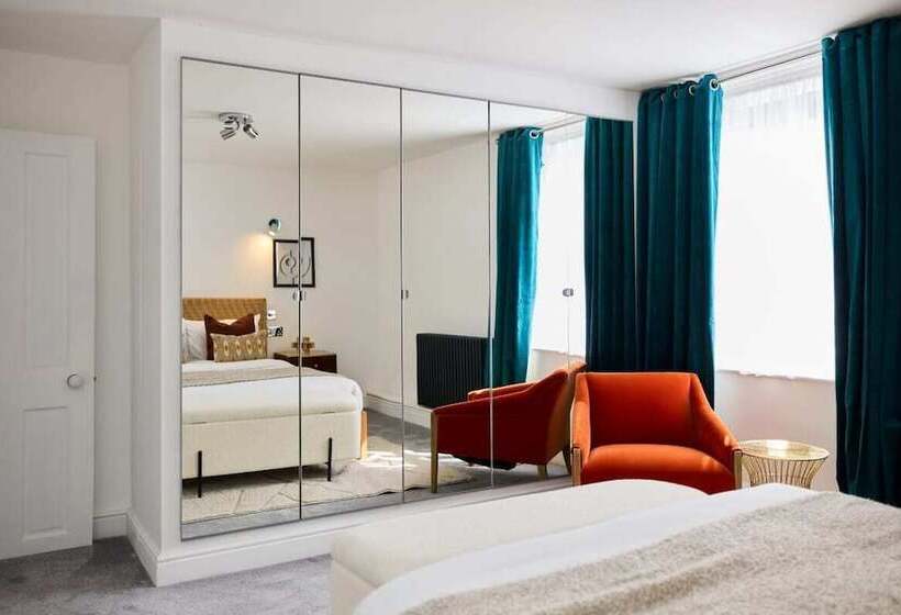 The Old Hatfield Haven   Spacious 6bdr House With Garden