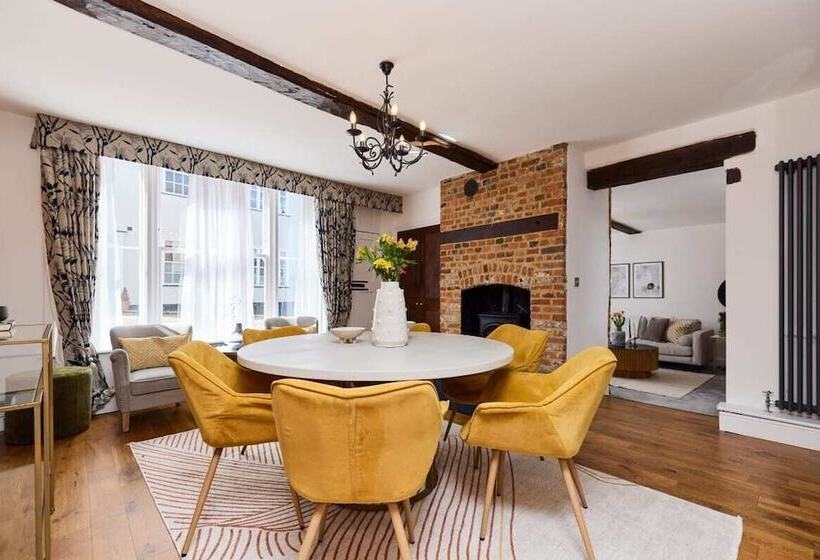 The Old Hatfield Haven   Spacious 6bdr House With Garden