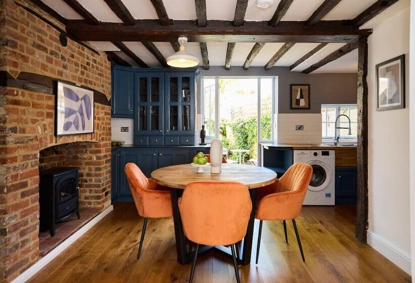 The Old Hatfield Haven   Spacious 6bdr House With Garden